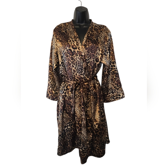 Secret Treasures Leopard Satin Robe - Picture 1 of 5